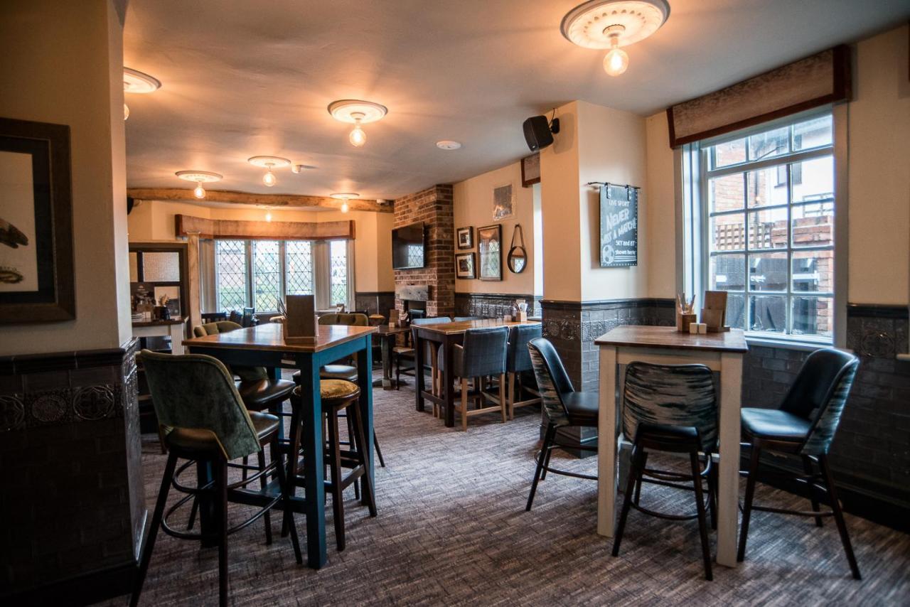 Cat & Lion Country Pub And Hotel Warrington  Exterior foto