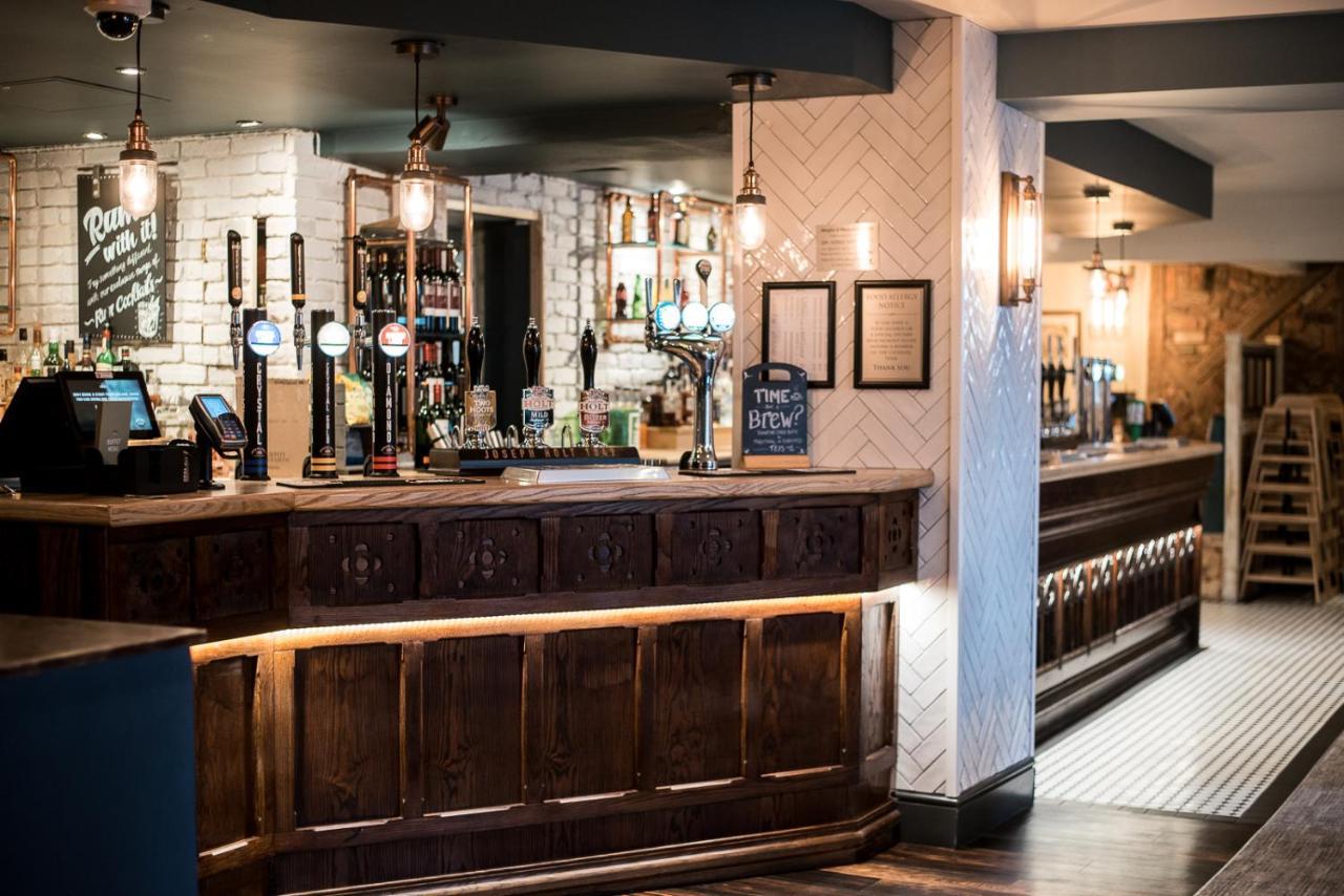Cat & Lion Country Pub And Hotel Warrington  Exterior foto